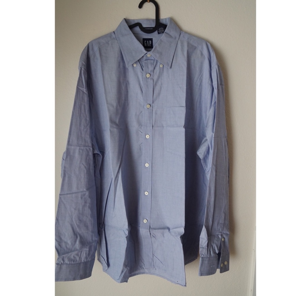 Men’s Gap Button Down blue shirt